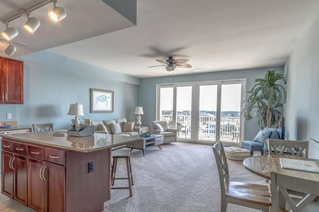 Cozy & Spacious Lake Town Accommodates 6 Apartment Panama City Beach
