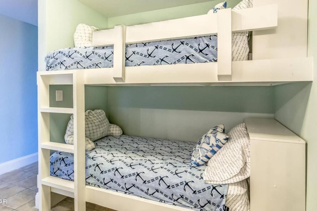 Cozy & Spacious Lake Town Accommodates 6 Apartment *