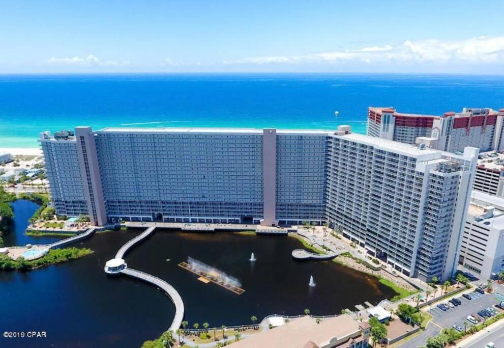 Cozy & Spacious Lake Town Accommodates 6 Panama City Beach